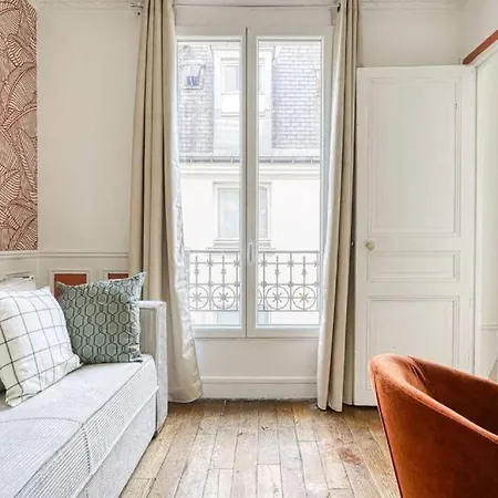 Apartment Center - V *